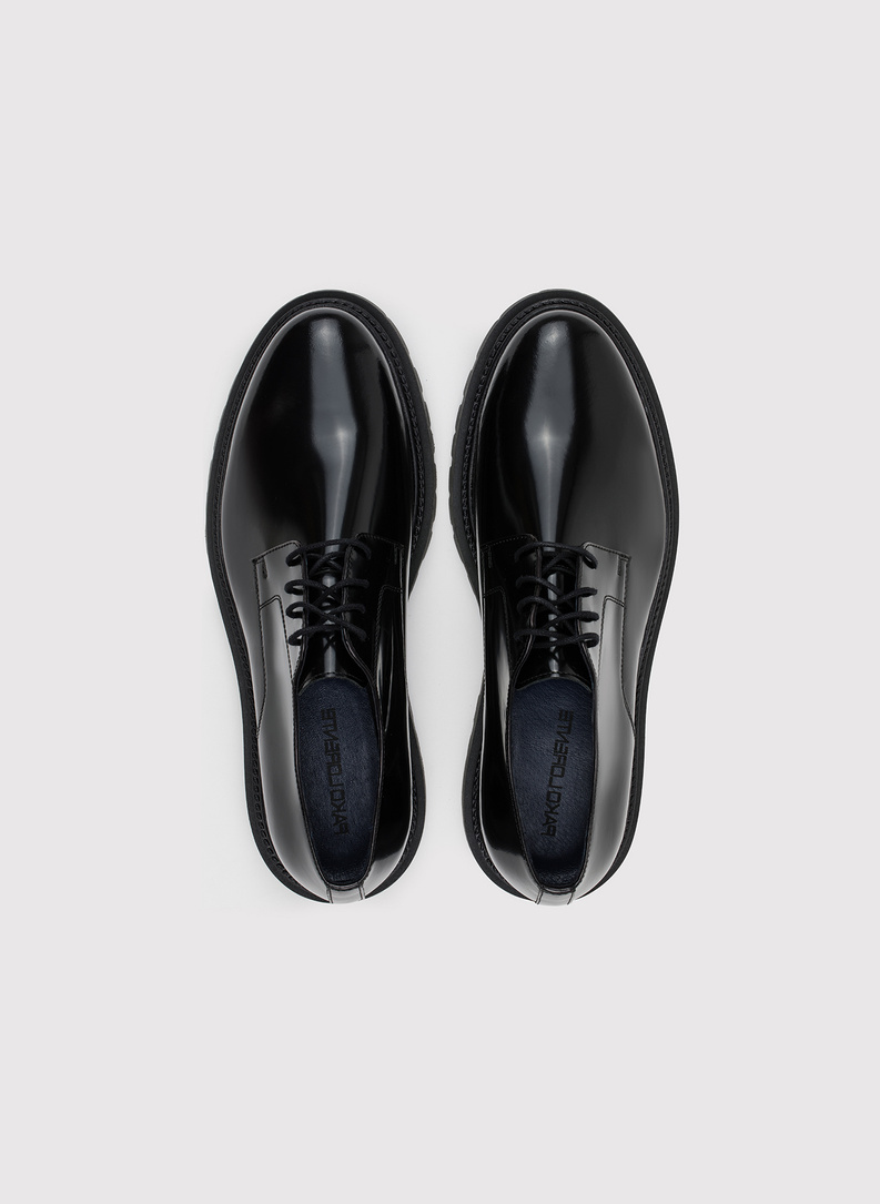 Czarne buty męskie typy derby