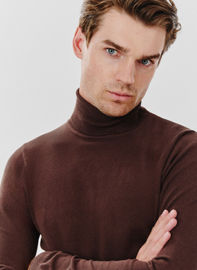 Brązowy gładki golf męski