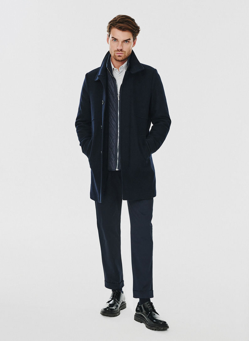 Wełniany płaszcz męski w kolorze granatowym