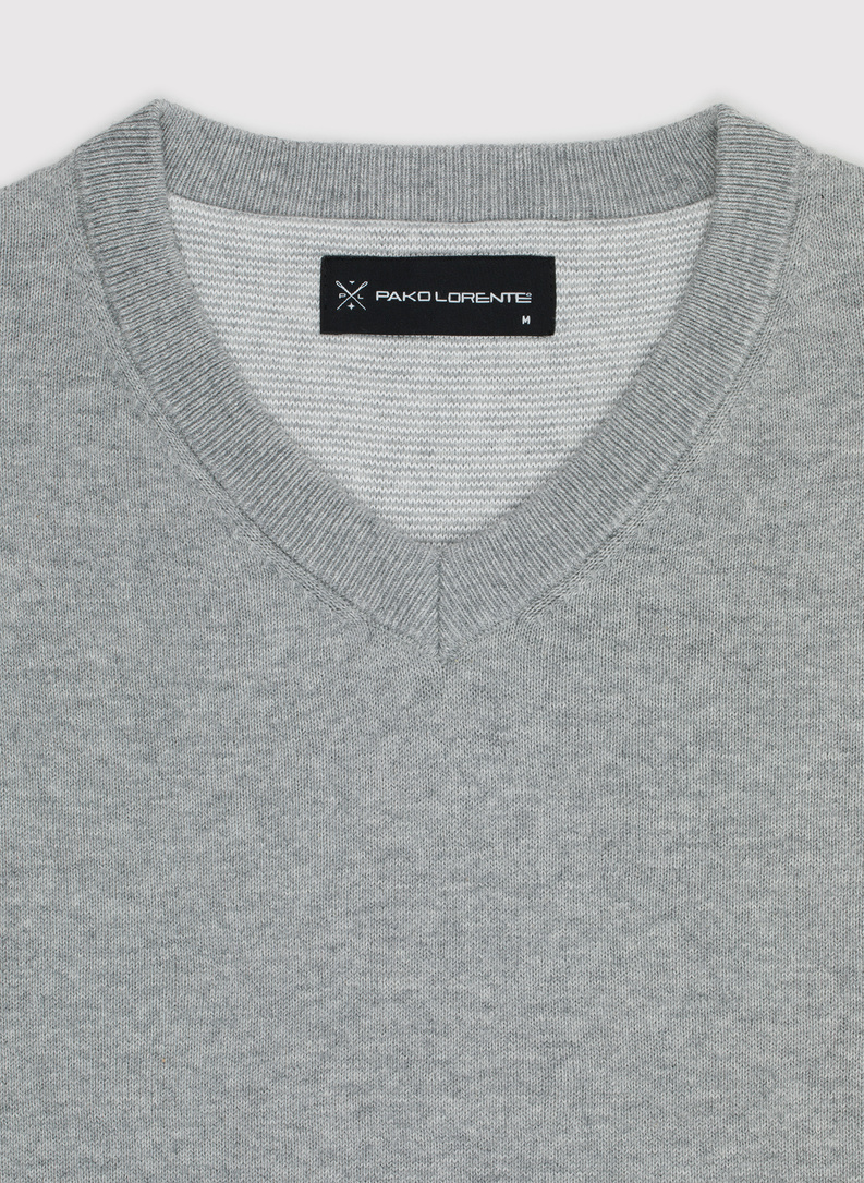 Jasnoszary męski sweter w serek 