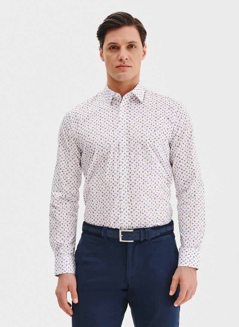 Biała koszula męska we wzór morski