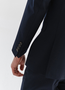 Gładka granatowa marynarka garniturowa