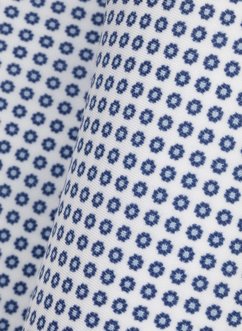 Biała poszetka w mikrowzór