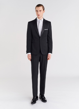 Czarna marynarka smokingowa w mikrowzór 