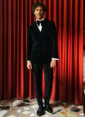 Czarna dwurzędowa marynarka męska