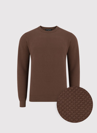 Brązowy sweter męski