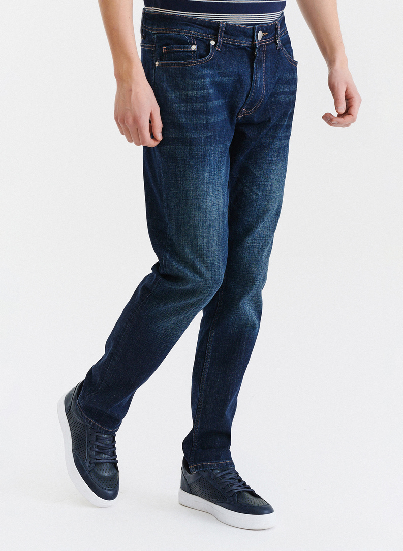 Granatowe spodnie męskie jeansowe