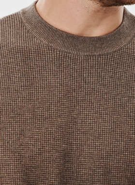 Męski sweter w kolorze brązowym