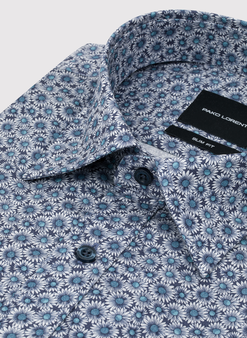 Niebieska koszula męska w kwiaty