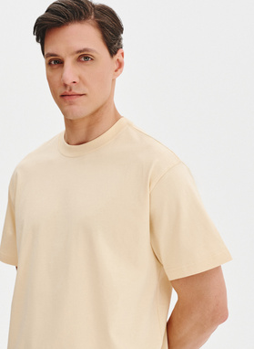 Beżowy t-shirt oversize