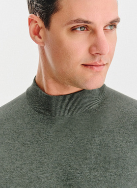 Półgolf męski w zielonym kolorze