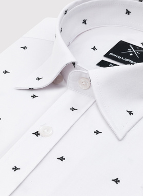 Biała koszula męska w samoloty