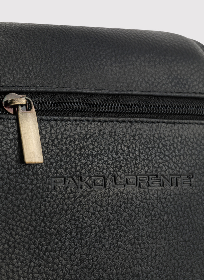 Czarna skórzana torba męska na ramię