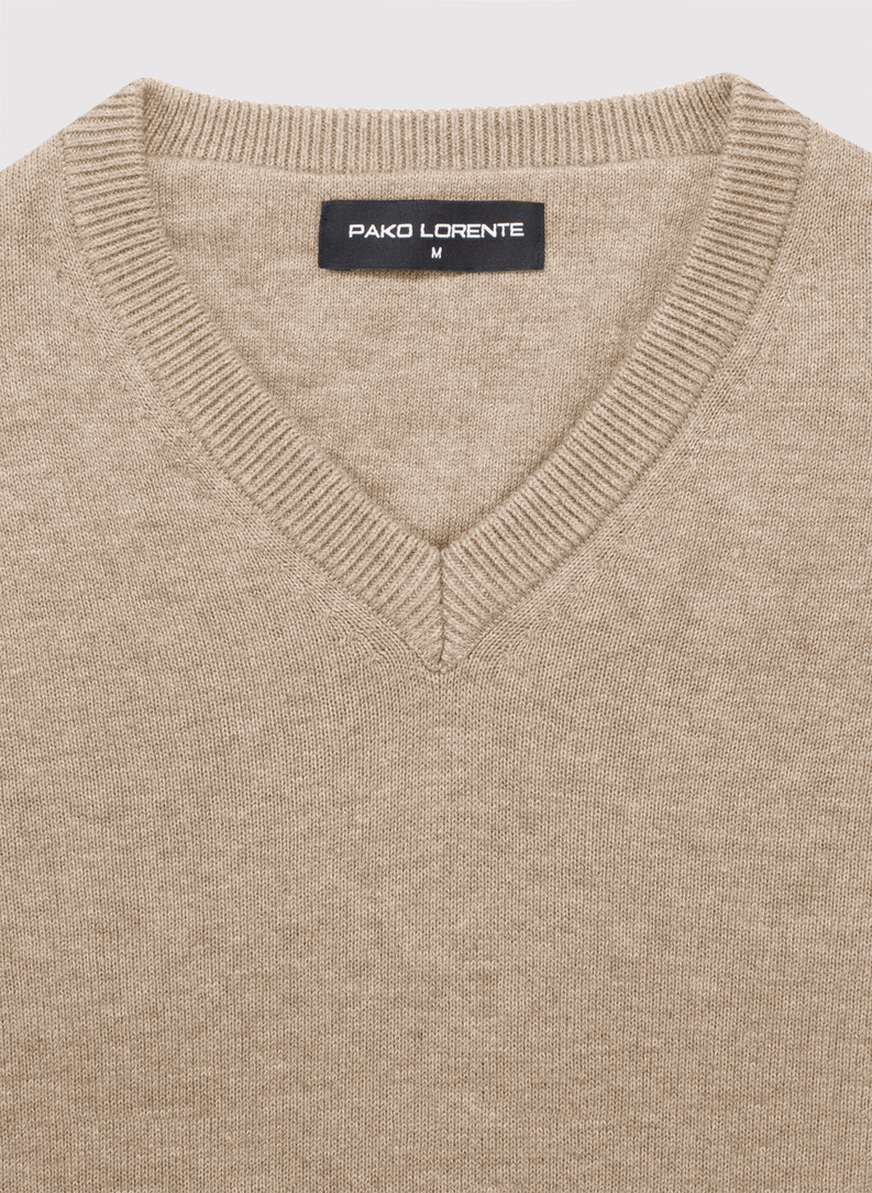 Beżowy sweter męski v-neck