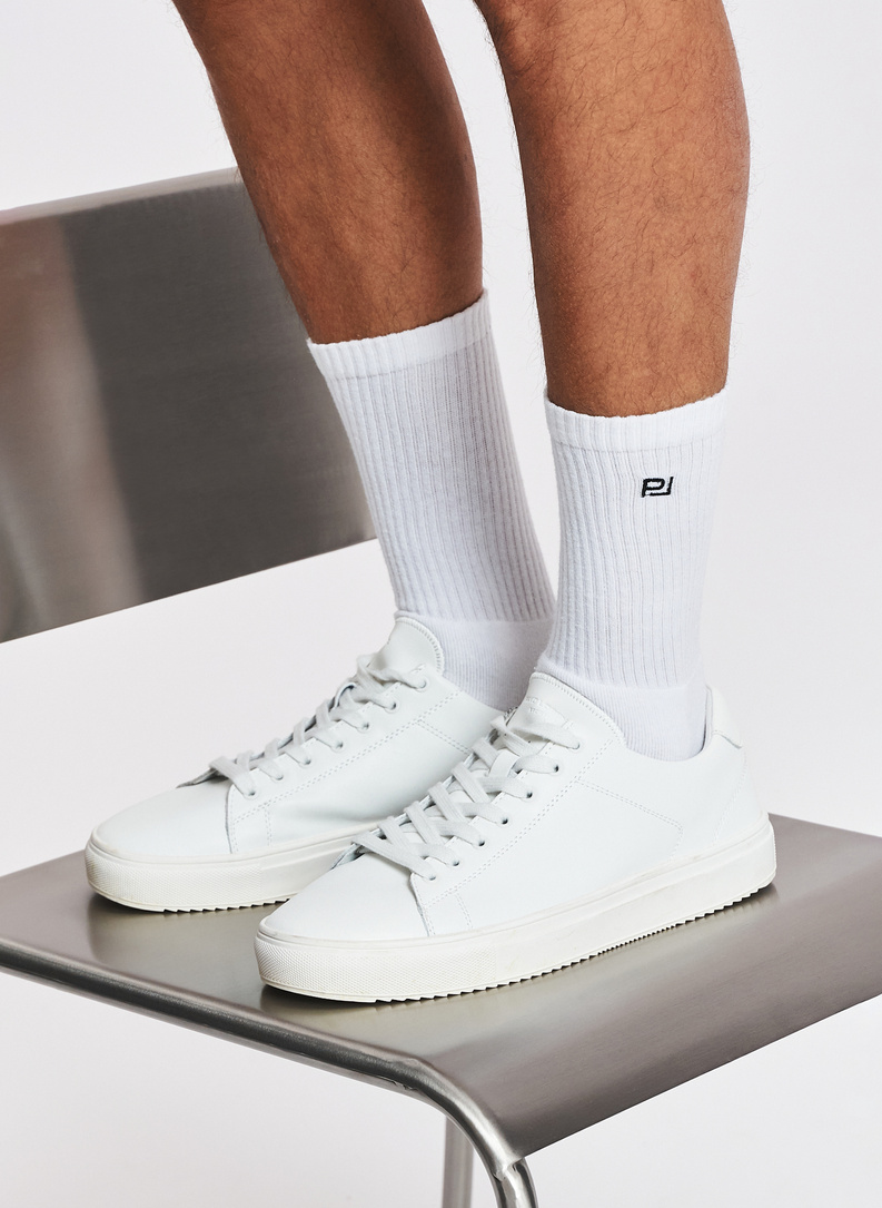 Białe sneakersy męskie