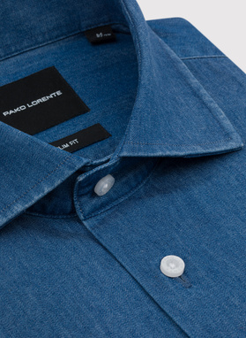 Niebieska koszula jeansowa