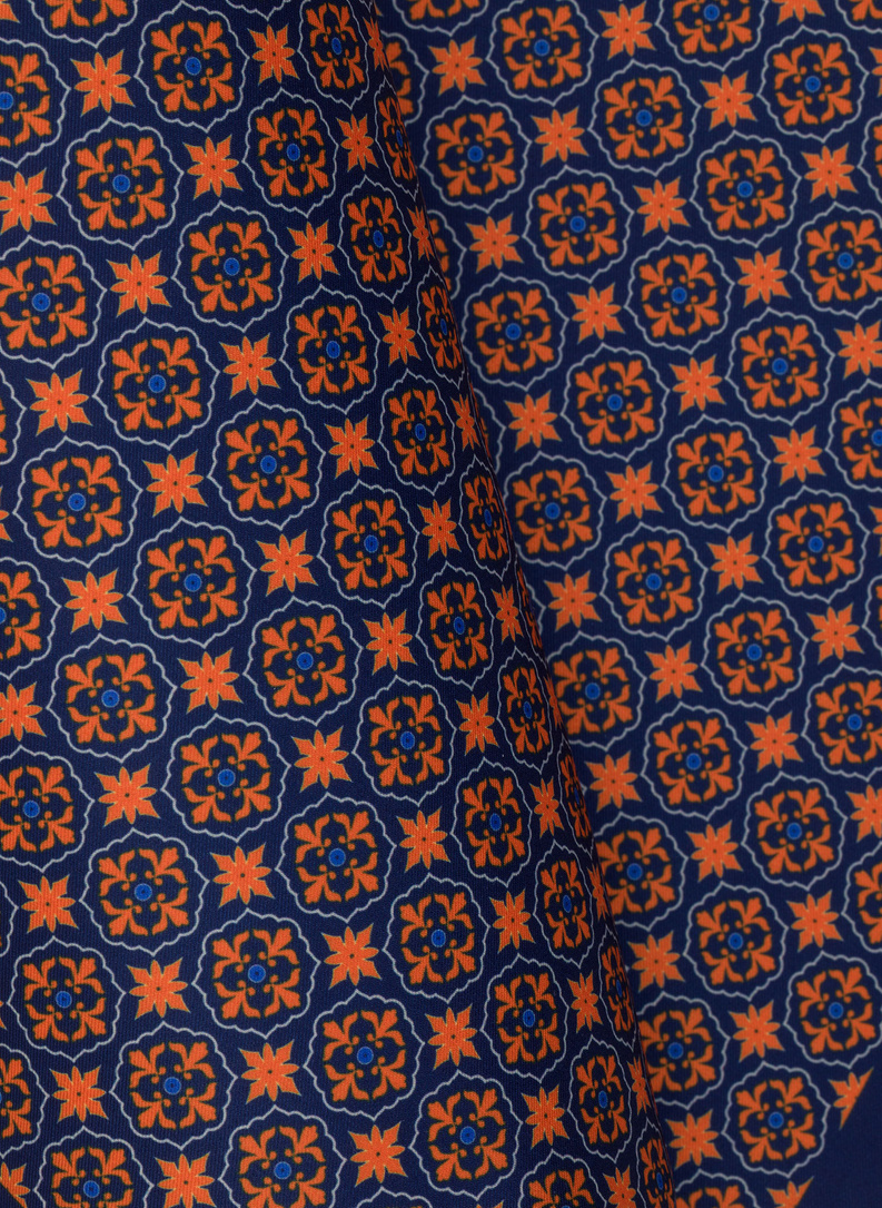 Poszetka w granatowo-pomarańczowy wzór 