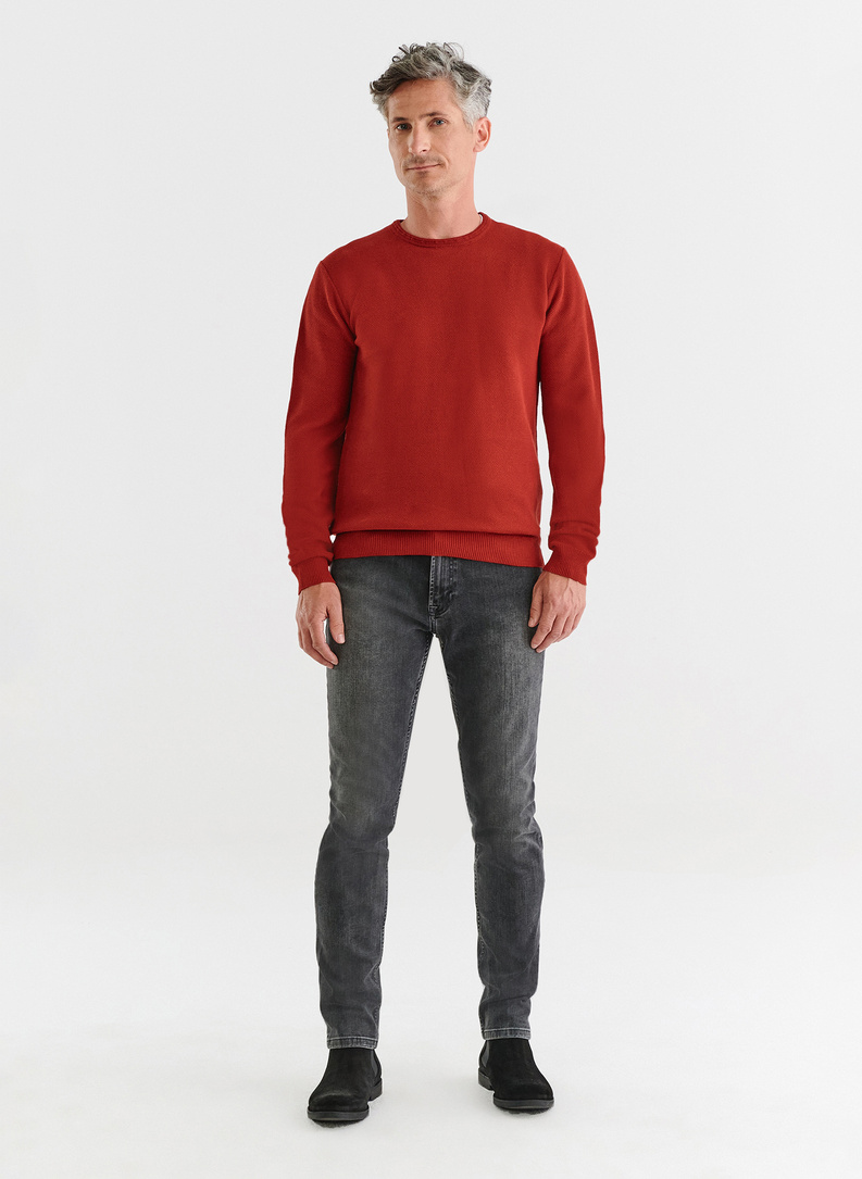 Czerwony sweter męski z okrągłym dekoltem