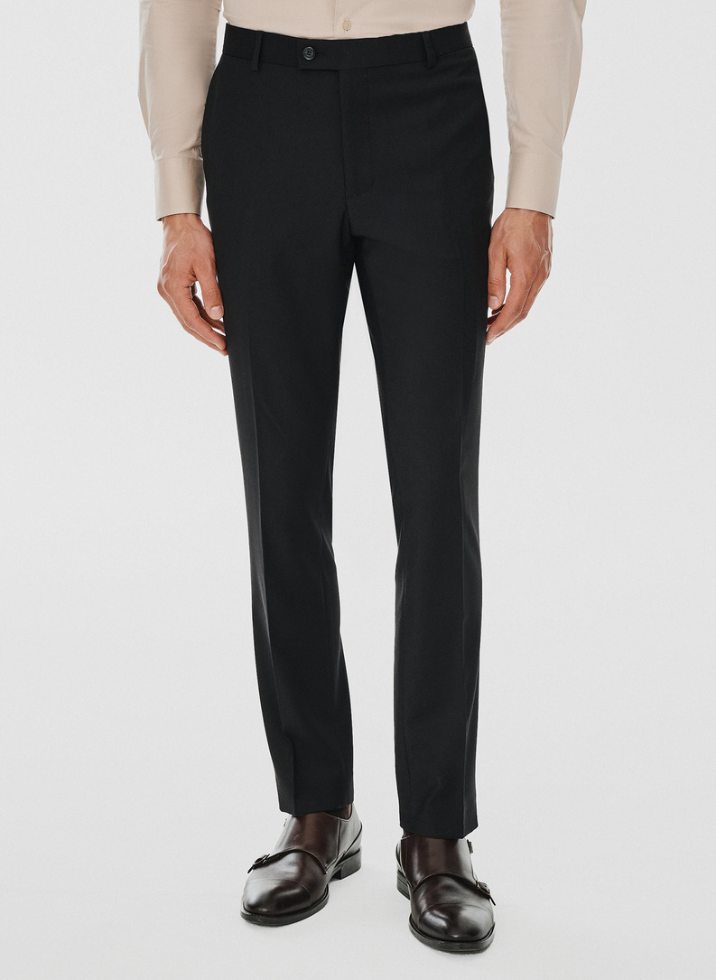 Dwuczęściowy czarny garnitur męski