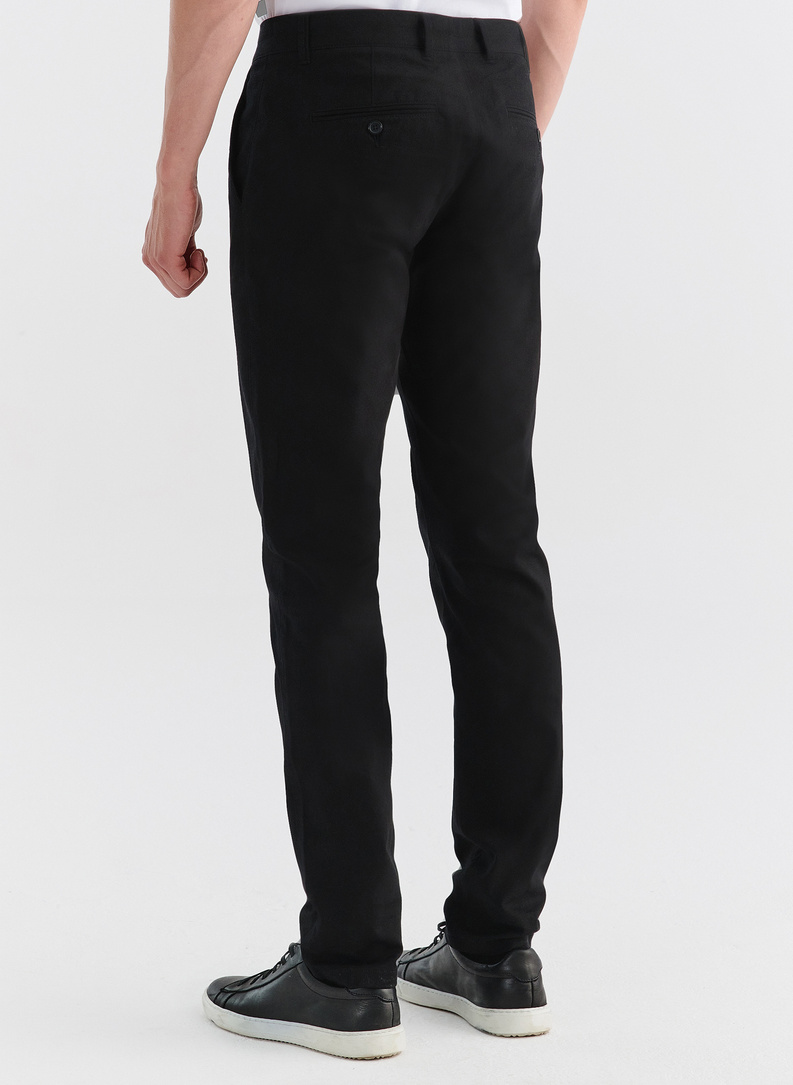 Czarne spodnie męskie o kroju Slim Fit