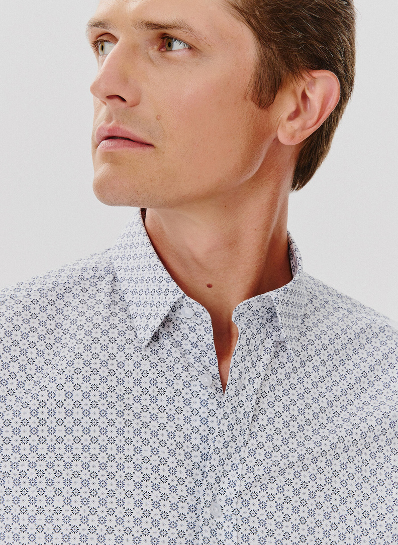 Biała koszula męska w mikrowzór