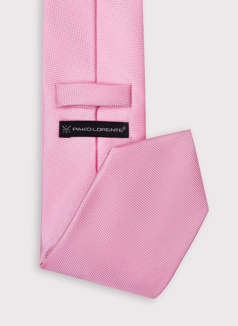 Różowy krawat męski