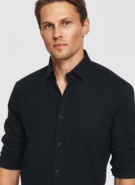 Czarna koszula z lnem