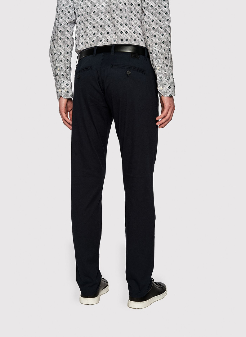 Męskie gładkie granatowe spodnie 