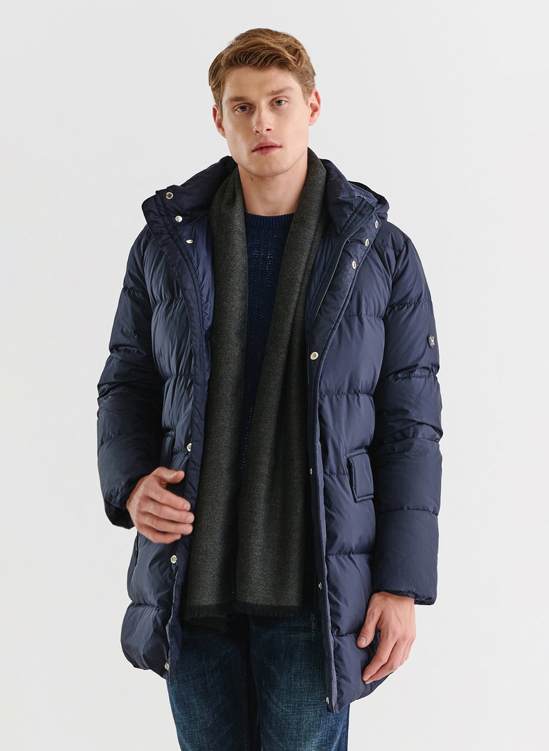 Granatowy sweter męski o warkoczowym splocie