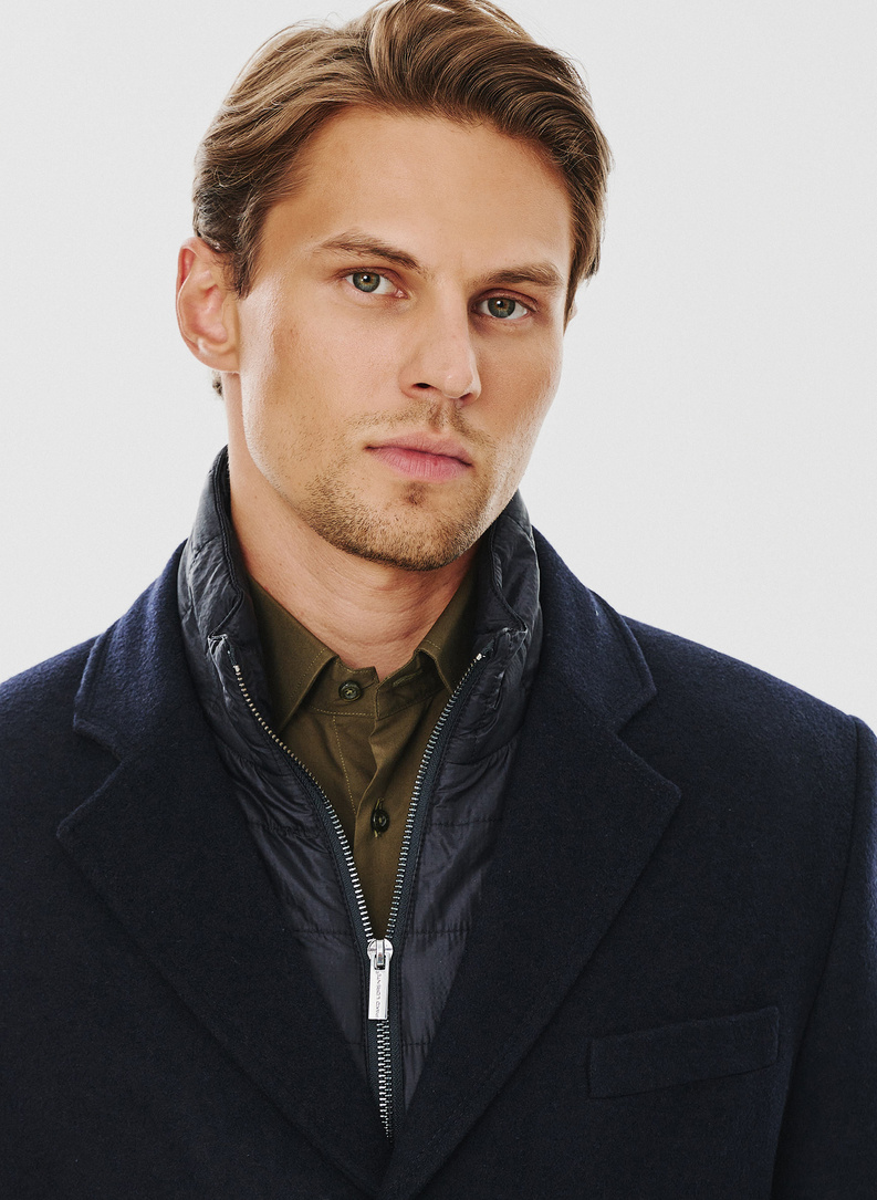 Męski płaszcz z wełną w kolorze granatowym