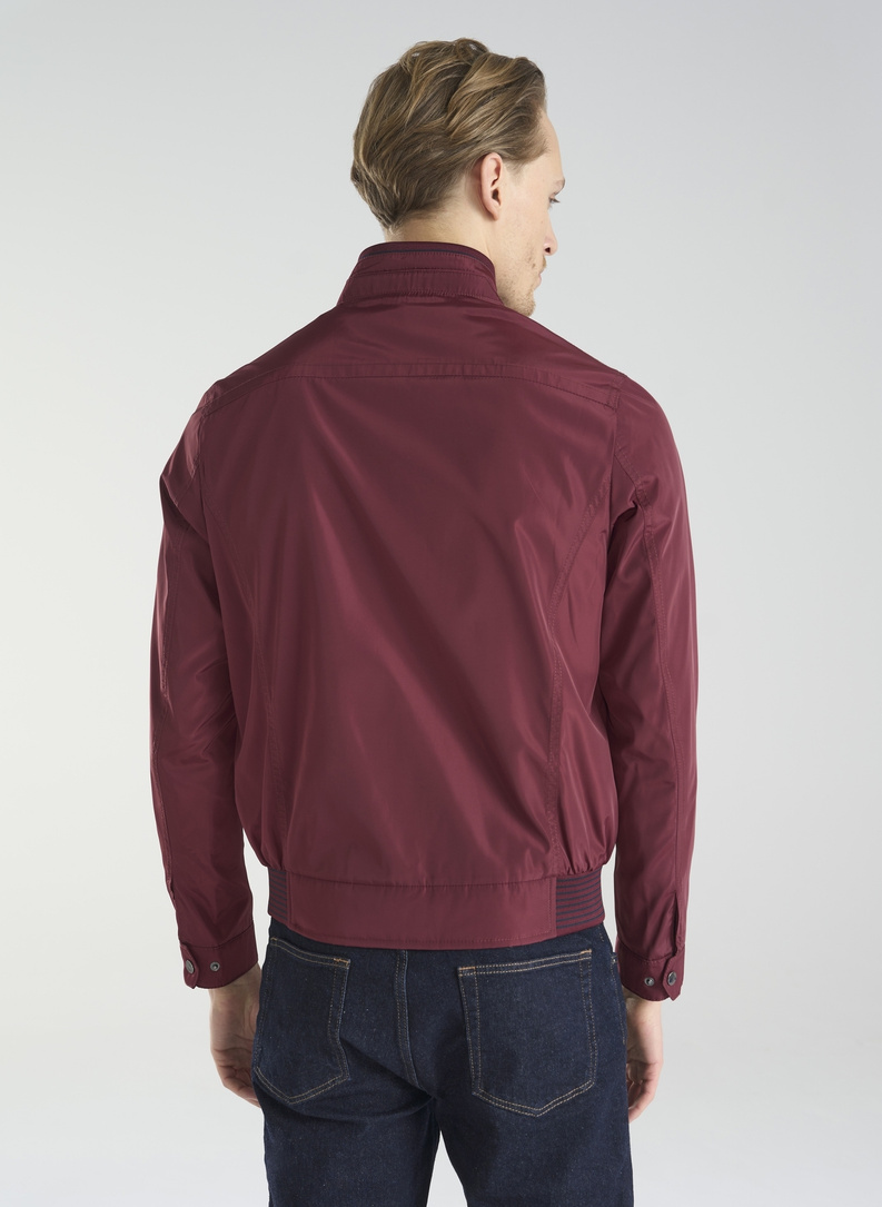 Czerwona krótka kurtka męska