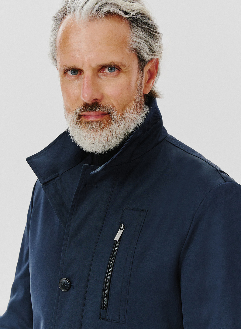 Granatowy płaszcz męski