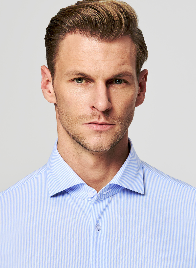 Niebieska koszula w prążek