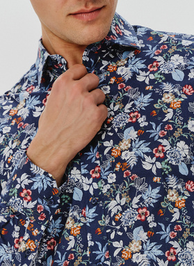 Granatowa koszula w kolorowy wzór
