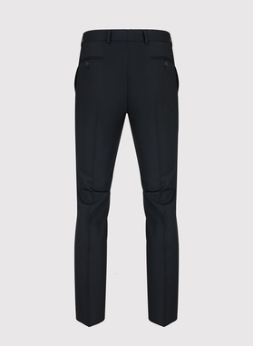 Gładki czarny garnitur męski