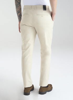 Beżowe męskie spodnie chino 