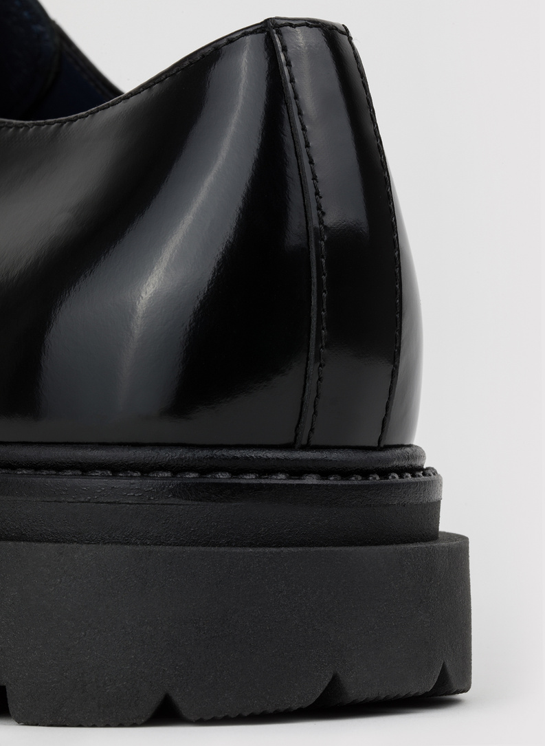 Czarne buty męskie typy derby