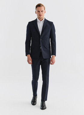 Gładki granatowy garnitur męski