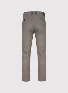 Brązowe spodnie chino