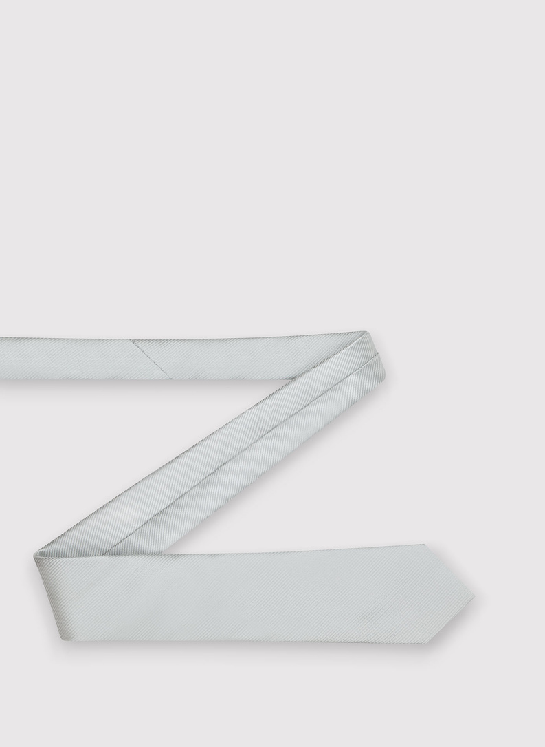 Męski krawat w kolorze srebrnym