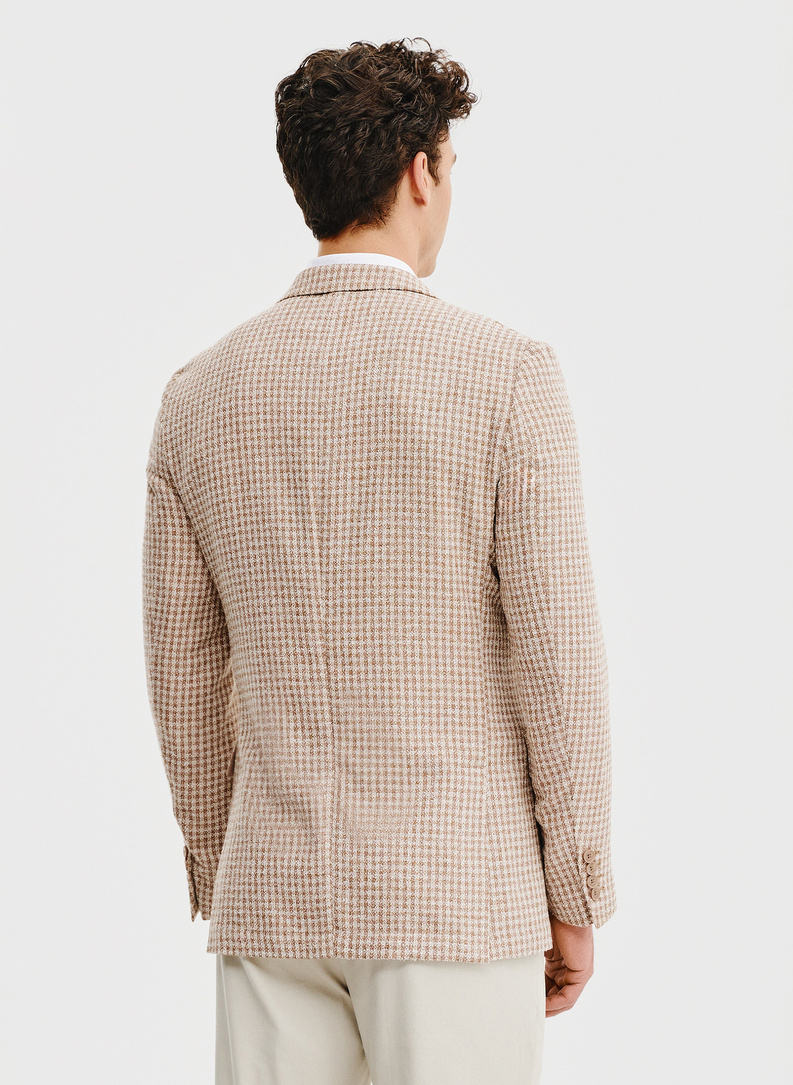 Beżowa marynarka w pepitkę