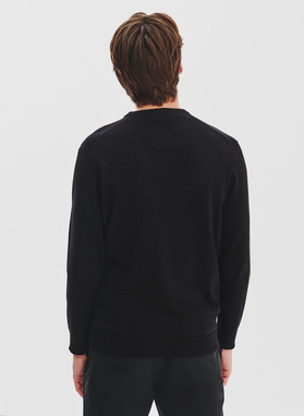 Czarny sweter męski v-neck