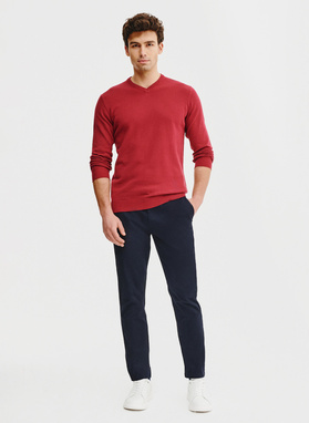 Czerwony męski sweter w serek