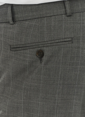 Dwuczęściowy garnitur męski w drobną kratę