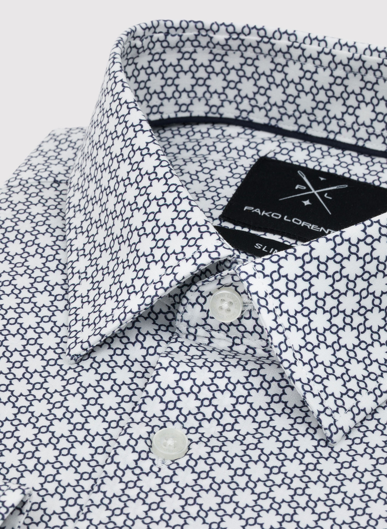 Biała koszula męska w granatowy wzór 