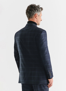 Granatowy garnitur w kratę