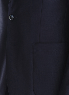 Granatowa marynarka jednorzędowa