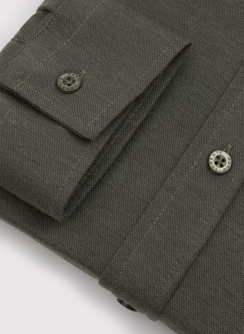 Gładka taliowania koszula w kolorze ciemnozielonym