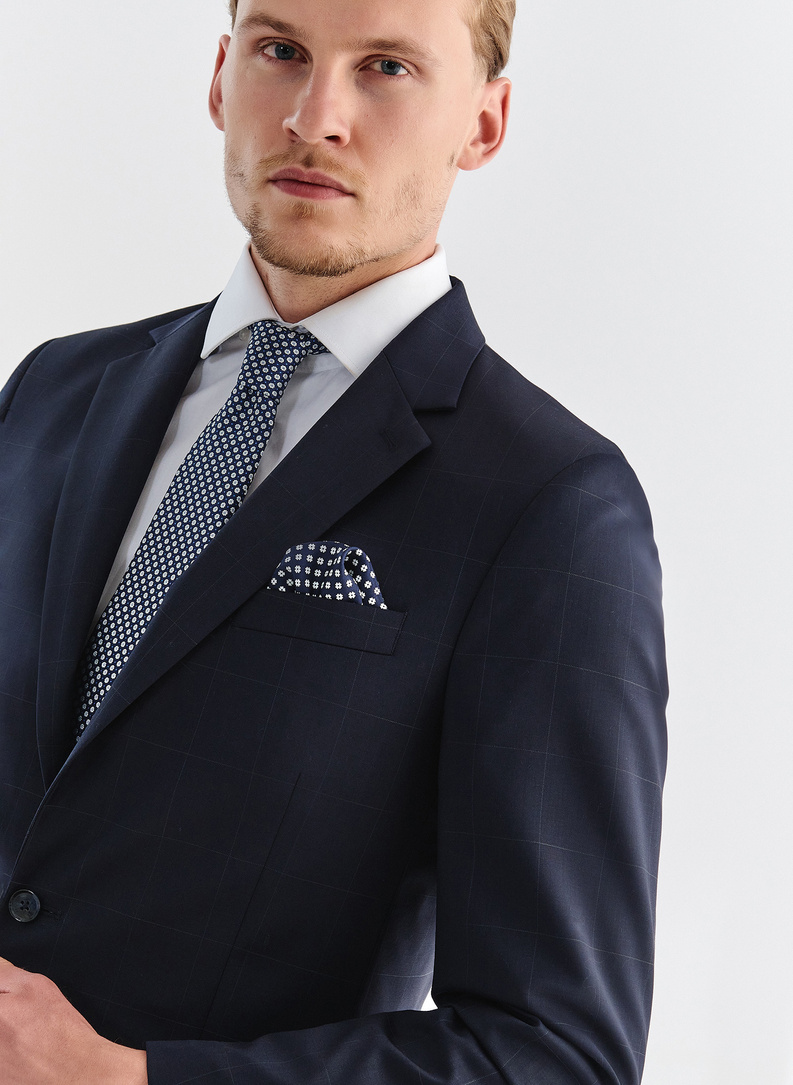 Granatowy wełniany garnitur w kratę