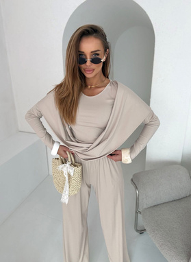 Komplet damski MEDI w kolorze jasnobeżowym